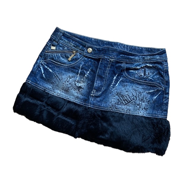 AKADEMIKS AKDMKS DARK DENIM MINI SKIRT WITH FAUX FUR TRIM AND BRAND GRAPHICS - Picture 1 of 7